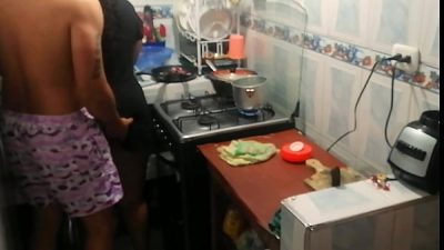 Pero Que!!! Manera De Comer Arepa Venezolana En la Cocina!!!