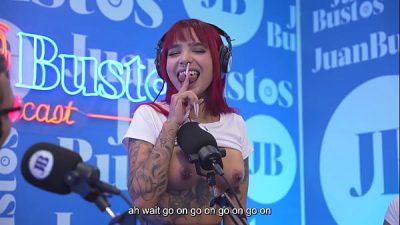 Tattooed redhead Diavlolilith kisses with her friend while her vagina vibrates – Juan Bustos Podcast