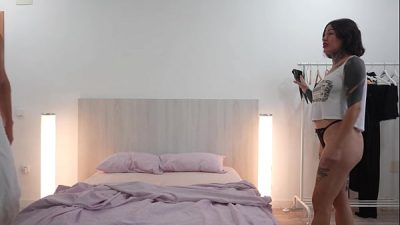 Spanish MILF Lara Vega squirts after wild sex!