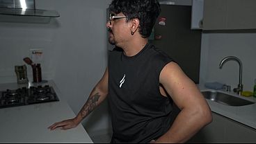 Venezolana caliente me folla cuando se va la luz, su marido distraido no se entera