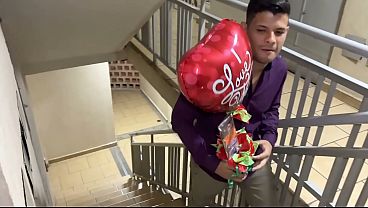 Venezolano llega del Extranjero y Encuentra a su Esposa Follando Rico con su Vecino